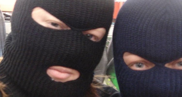 В аэропорту Пулково неизвестными похищены трое мужчин. В Ленинградской области в аэропорту Пулково злоумышленники в масках похитили 3 граждан.